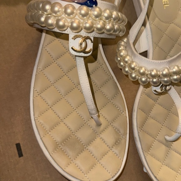 Authentic Chanel thong sandals with pearls - Picture 3 of 8